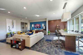 Walk to NRG 2bdrm/Balcony POOL VIEW FREE PARKING
